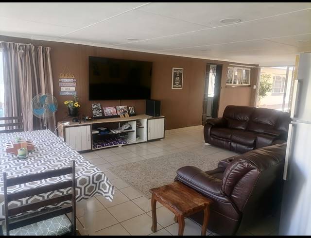 4 BEDROOM HOUSE FOR SALE IN ANNADALE